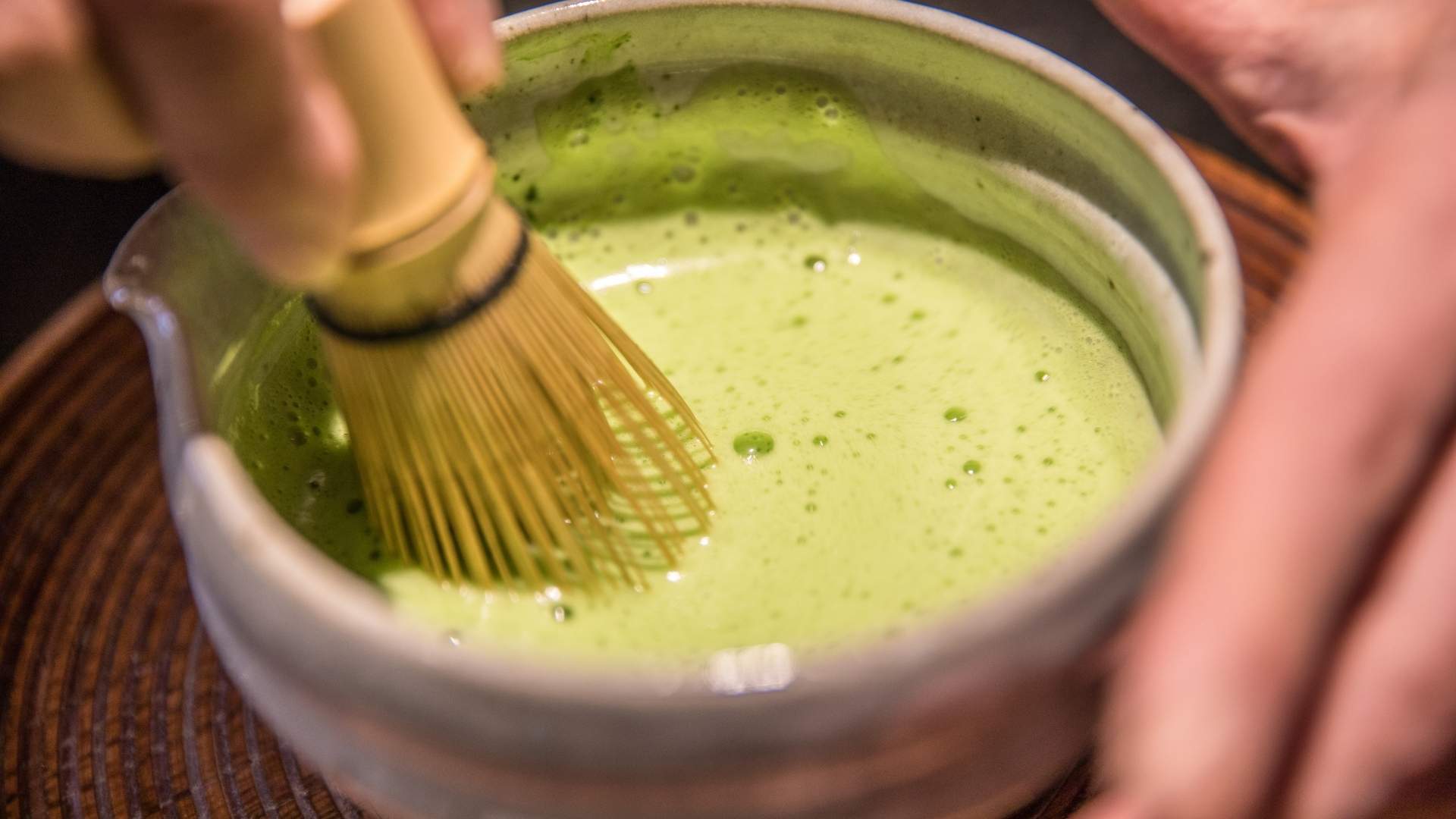 ¿Se puede tomar té matcha por la noche?