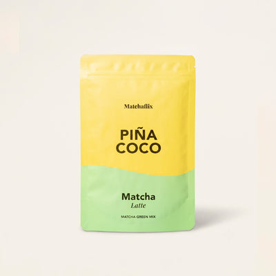 Matcha latte à l’ananas et à la noix de coco